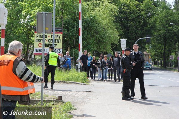 zderzenie-pociagu-z-autem-w-cieplicach-pokaz-ku-przestrodze-foto-46658