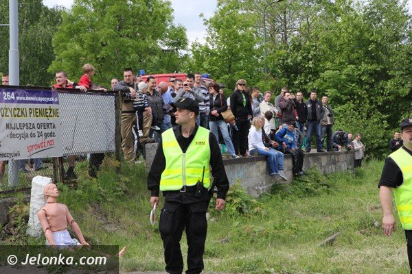 zderzenie-pociagu-z-autem-w-cieplicach-pokaz-ku-przestrodze-foto-46658