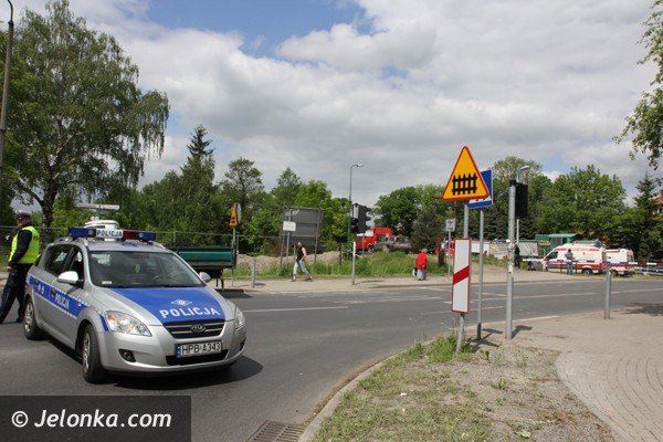 zderzenie-pociagu-z-autem-w-cieplicach-pokaz-ku-przestrodze-foto-46658