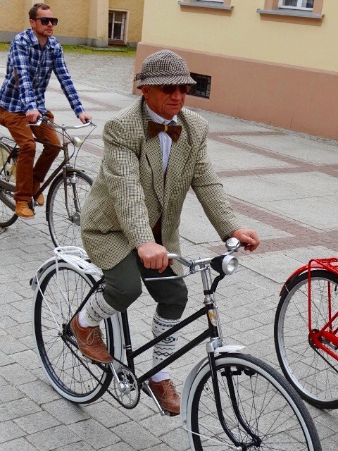 cyklisci-paradowali-retro-i-osobliwie-foto-46709