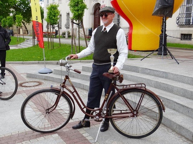 cyklisci-paradowali-retro-i-osobliwie-foto-46709