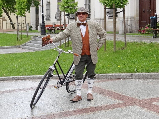 cyklisci-paradowali-retro-i-osobliwie-foto-46709