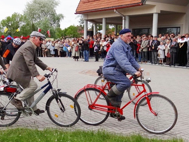 cyklisci-paradowali-retro-i-osobliwie-foto-46709