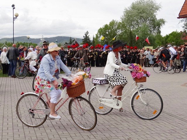 cyklisci-paradowali-retro-i-osobliwie-foto-46709