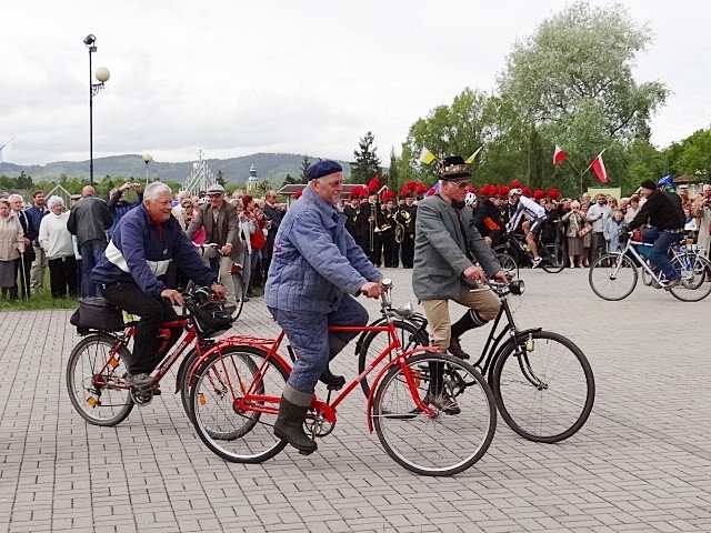 cyklisci-paradowali-retro-i-osobliwie-foto-46709