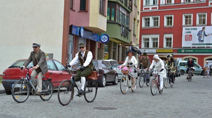cyklisci-paradowali-retro-i-osobliwie-foto-46709