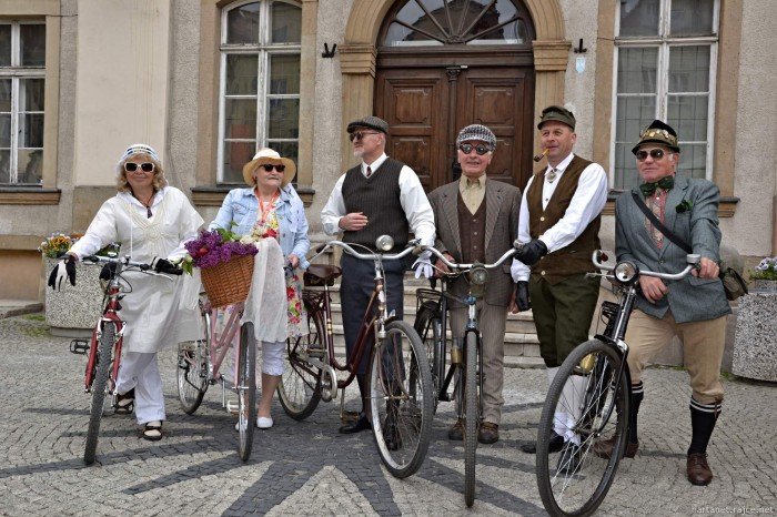 cyklisci-paradowali-retro-i-osobliwie-foto-46709