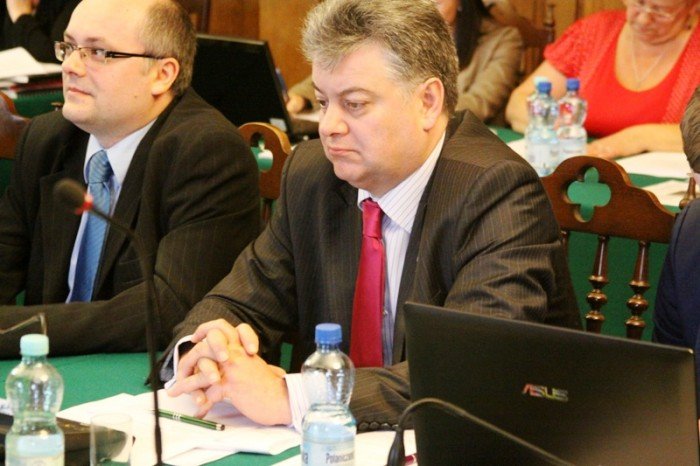 burzliwa-sesja-rady-o-przyszosci-jeleniej-gory-i-sprawach-zalegych-foto-46729