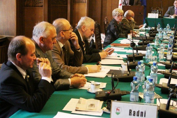 burzliwa-sesja-rady-o-przyszosci-jeleniej-gory-i-sprawach-zalegych-foto-46729