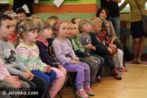 w-okraglaczku-rodzice-zagrali-spektakl-dla-swoich-pociech-foto-46730