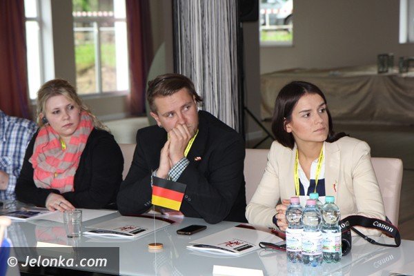 pod-szrenica-debata-o-oswiacie-w-europie-foto-46731
