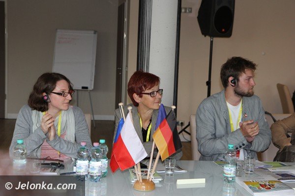 pod-szrenica-debata-o-oswiacie-w-europie-foto-46731
