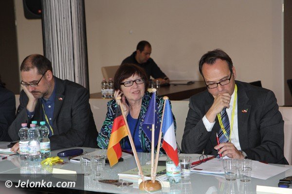pod-szrenica-debata-o-oswiacie-w-europie-foto-46731