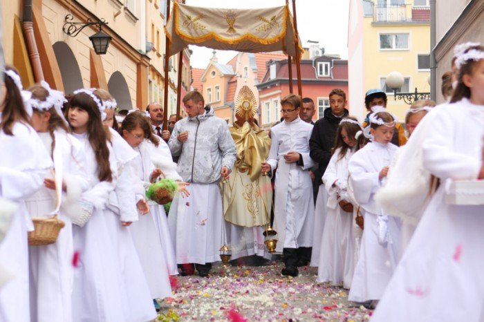 setki-jeleniogorzan-na-procesji-bozego-ciaa-foto-46762