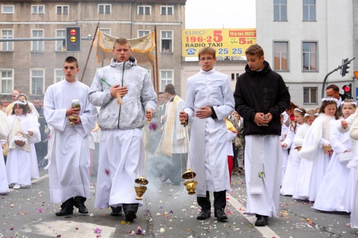 setki-jeleniogorzan-na-procesji-bozego-ciaa-foto-46762