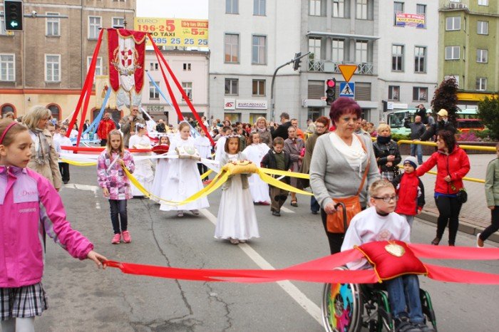 setki-jeleniogorzan-na-procesji-bozego-ciaa-foto-46762