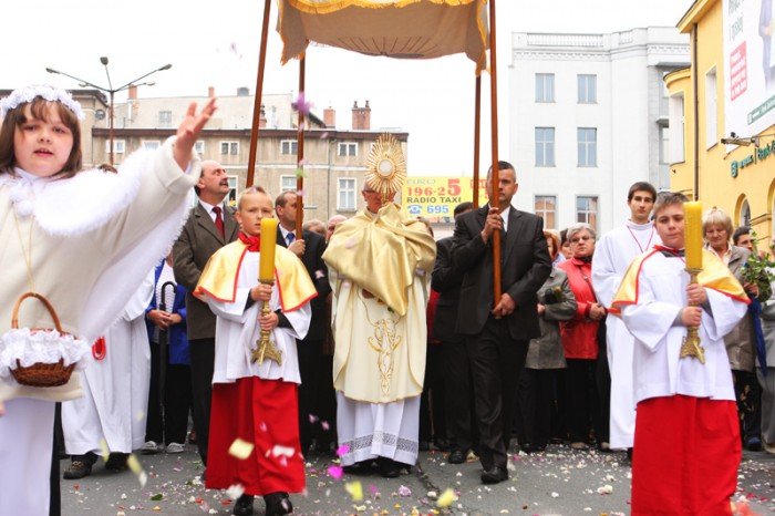 setki-jeleniogorzan-na-procesji-bozego-ciaa-foto-46762