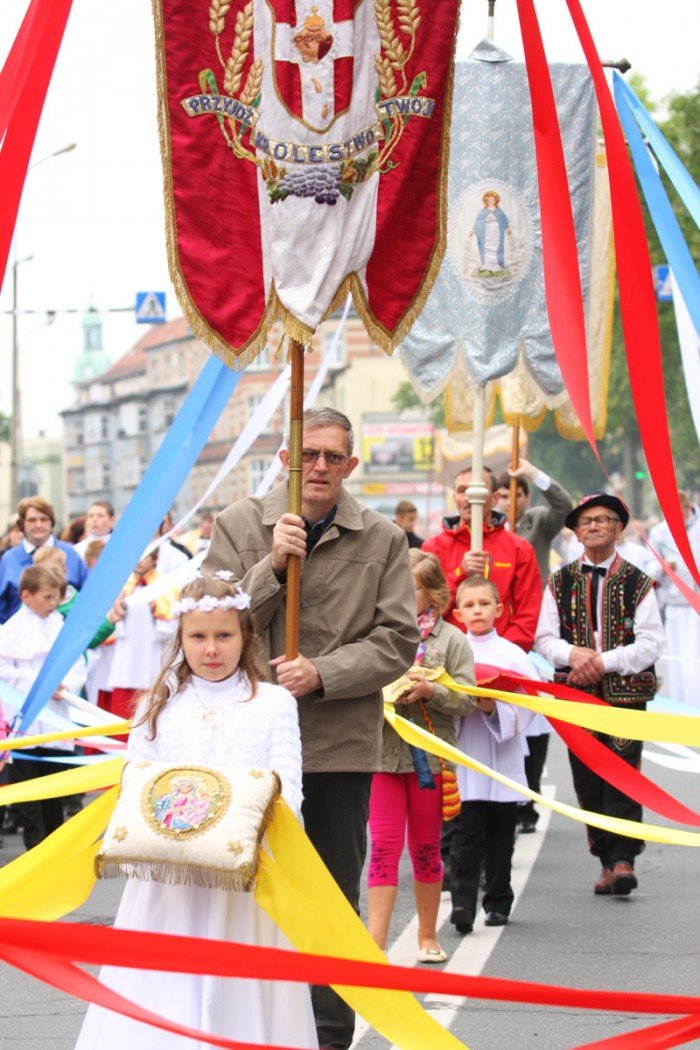 setki-jeleniogorzan-na-procesji-bozego-ciaa-foto-46762