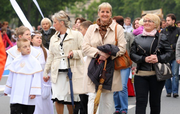 setki-jeleniogorzan-na-procesji-bozego-ciaa-foto-46762