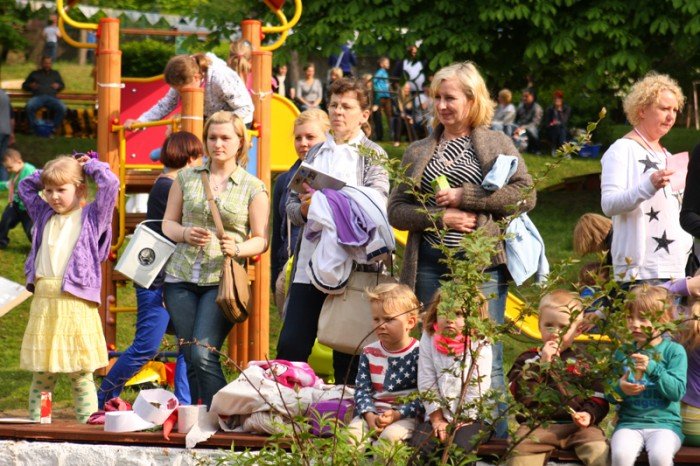 rodzice-i-dzieci-bawili-sie-na-ekologicznym-festynie-w-okraglaczku-foto-46764