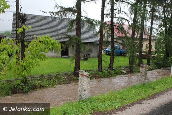 zalane-drogi-poziom-wody-w-rzekach-rosnie-foto-46795