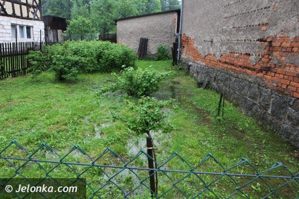 zalane-drogi-poziom-wody-w-rzekach-rosnie-foto-46795