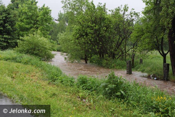zalane-drogi-poziom-wody-w-rzekach-rosnie-foto-46795