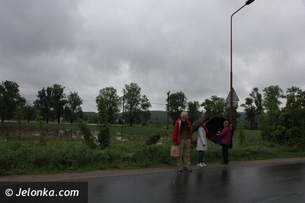 zalane-drogi-poziom-wody-w-rzekach-rosnie-foto-46795