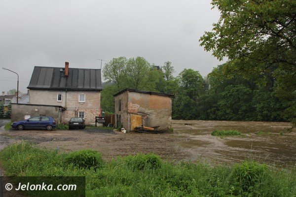 zalane-drogi-poziom-wody-w-rzekach-rosnie-foto-46795