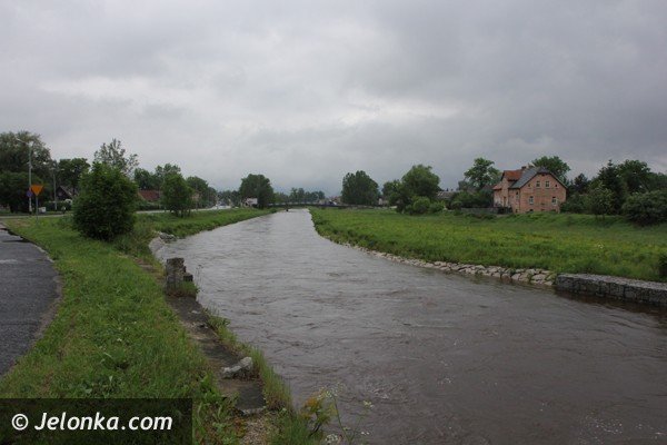 zalane-drogi-poziom-wody-w-rzekach-rosnie-foto-46795