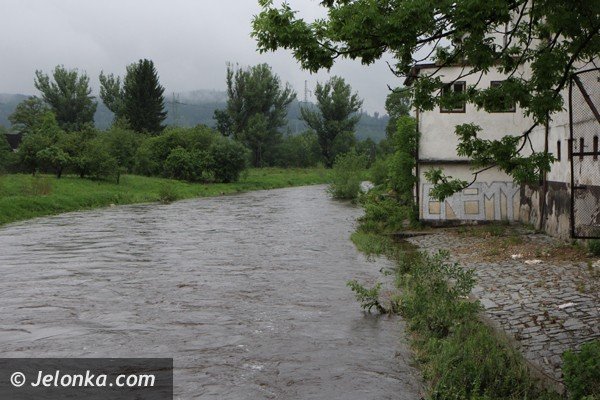 zalane-drogi-poziom-wody-w-rzekach-rosnie-foto-46795