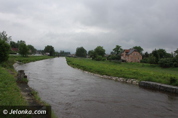 zalane-drogi-poziom-wody-w-rzekach-rosnie-foto-46795
