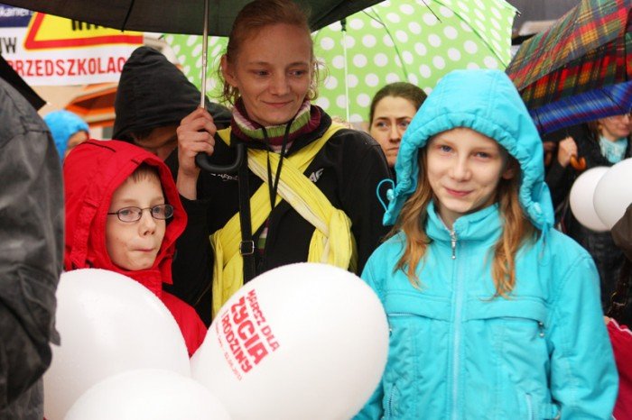 marsz-dla-zycia-i-rodziny-w-jeleniej-gorze-foto-46804