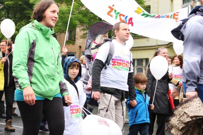 marsz-dla-zycia-i-rodziny-w-jeleniej-gorze-foto-46804