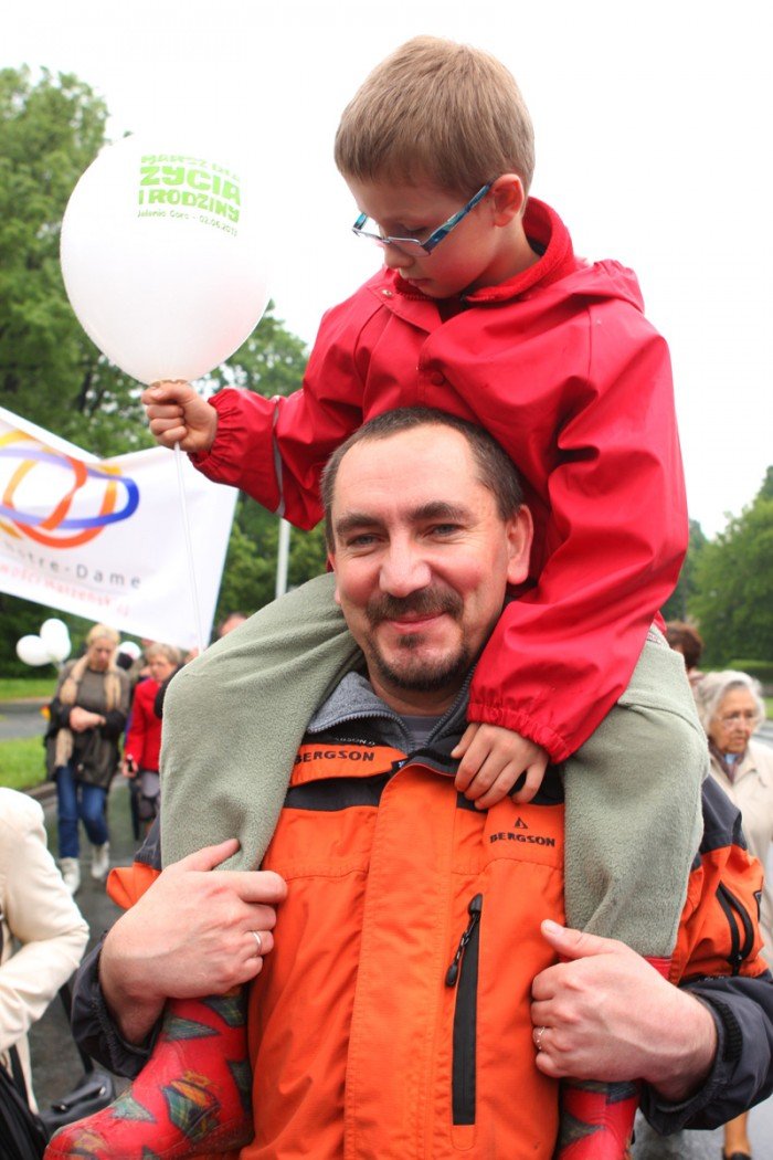 marsz-dla-zycia-i-rodziny-w-jeleniej-gorze-foto-46804