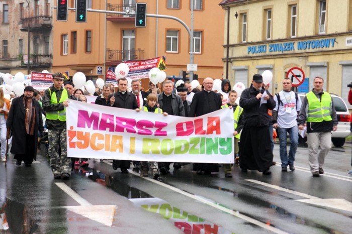 marsz-dla-zycia-i-rodziny-w-jeleniej-gorze-foto-46804