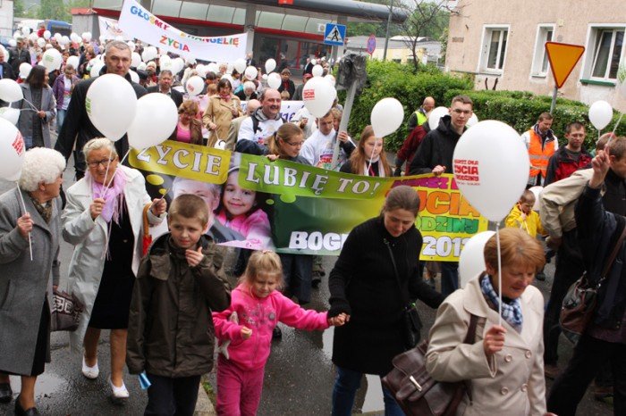 marsz-dla-zycia-i-rodziny-w-jeleniej-gorze-foto-46804