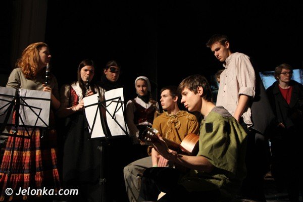 uczniowie-zeroma-graja-w-teatrze-modziezy-trzech-krajow-foto-46865