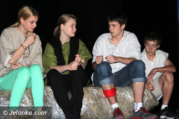 uczniowie-zeroma-graja-w-teatrze-modziezy-trzech-krajow-foto-46865