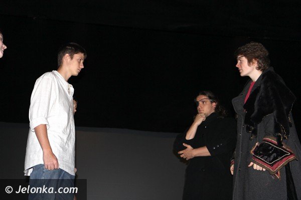 uczniowie-zeroma-graja-w-teatrze-modziezy-trzech-krajow-foto-46865