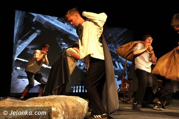 uczniowie-zeroma-graja-w-teatrze-modziezy-trzech-krajow-foto-46865