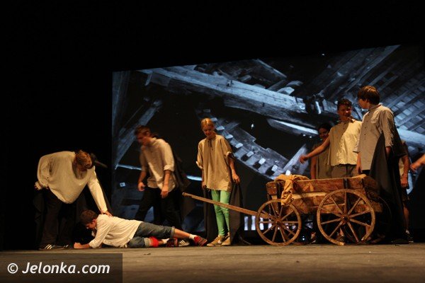 uczniowie-zeroma-graja-w-teatrze-modziezy-trzech-krajow-foto-46865