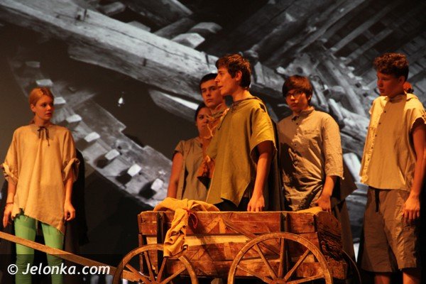 uczniowie-zeroma-graja-w-teatrze-modziezy-trzech-krajow-foto-46865