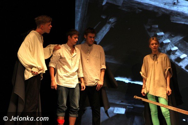 uczniowie-zeroma-graja-w-teatrze-modziezy-trzech-krajow-foto-46865