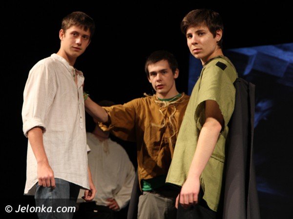 uczniowie-zeroma-graja-w-teatrze-modziezy-trzech-krajow-foto-46865