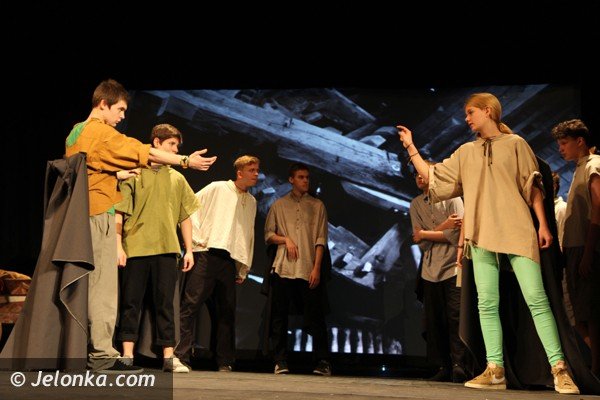 uczniowie-zeroma-graja-w-teatrze-modziezy-trzech-krajow-foto-46865