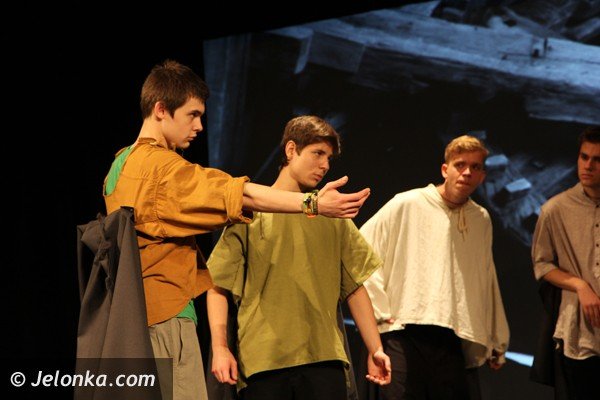 uczniowie-zeroma-graja-w-teatrze-modziezy-trzech-krajow-foto-46865