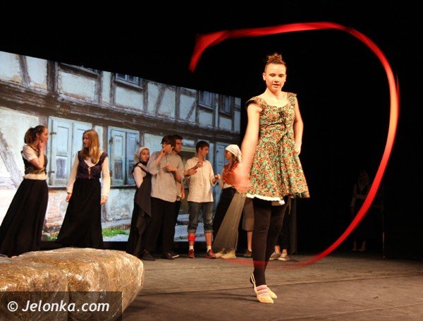 uczniowie-zeroma-graja-w-teatrze-modziezy-trzech-krajow-foto-46865