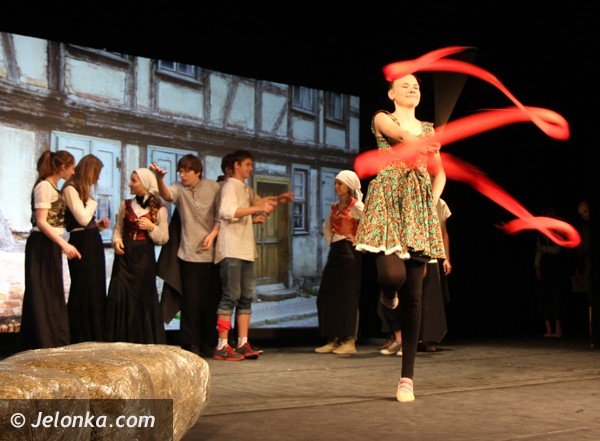 uczniowie-zeroma-graja-w-teatrze-modziezy-trzech-krajow-foto-46865