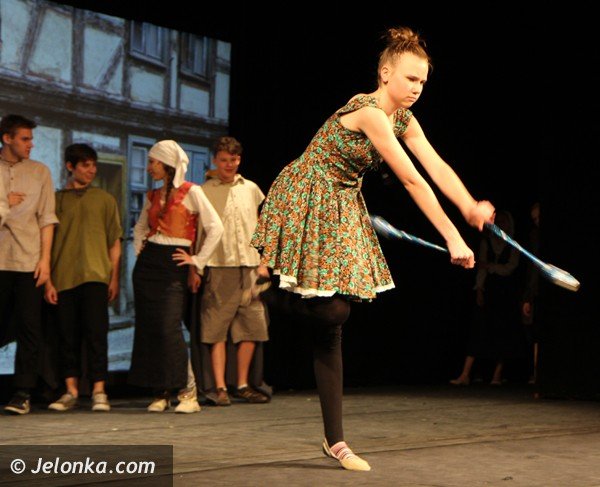 uczniowie-zeroma-graja-w-teatrze-modziezy-trzech-krajow-foto-46865